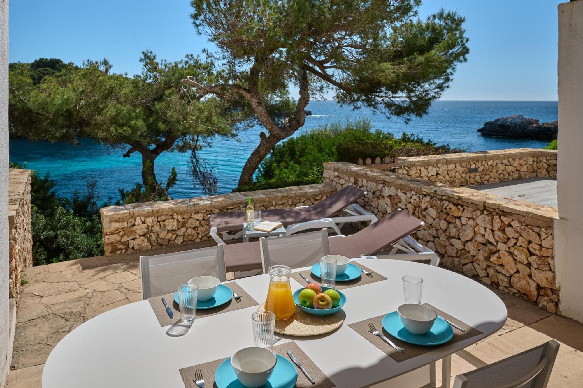 Waterfront 'maria'. Pool. Wifi Santanyi